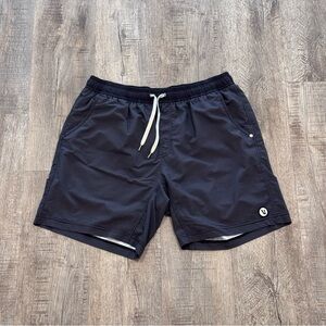 Vuori Kore Short Lined 7" Black Stripes XL